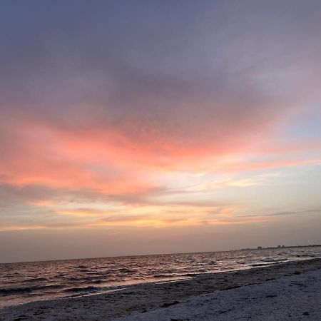 Always Summer On A White Sandy Beach Aparthotel Fort Myers Beach Exterior foto