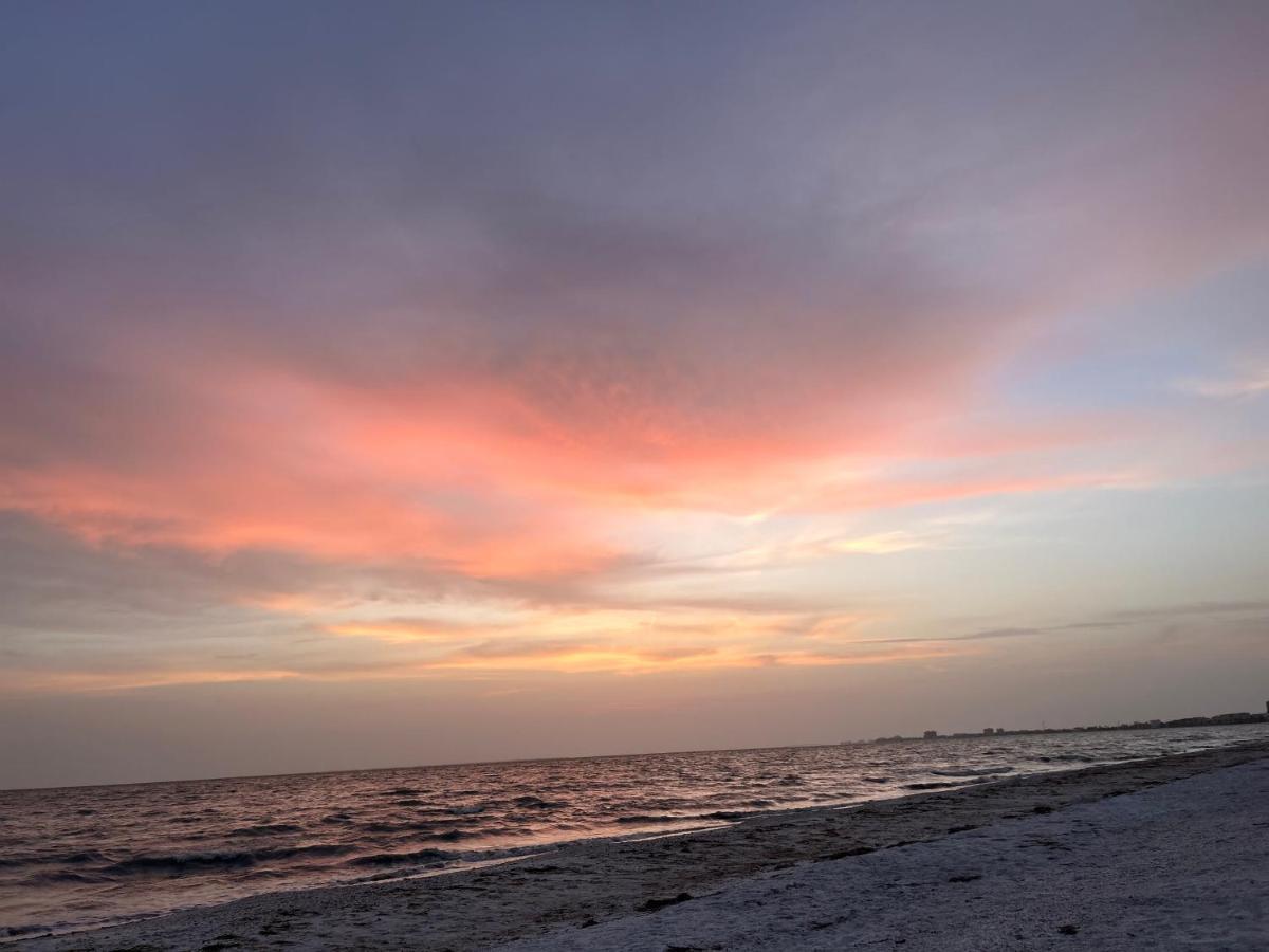 Always Summer On A White Sandy Beach Aparthotel Fort Myers Beach Exterior foto