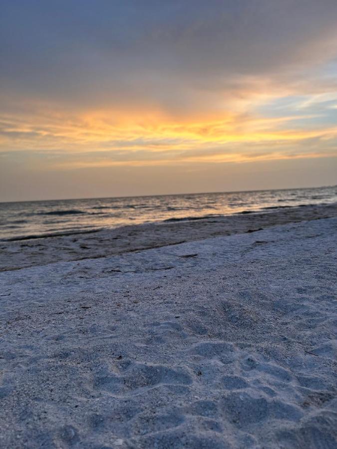 Always Summer On A White Sandy Beach Aparthotel Fort Myers Beach Exterior foto